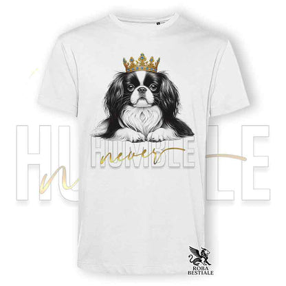 T-shirt stampata con un Chin Giapponese, colore bianco con grafica Never Humble