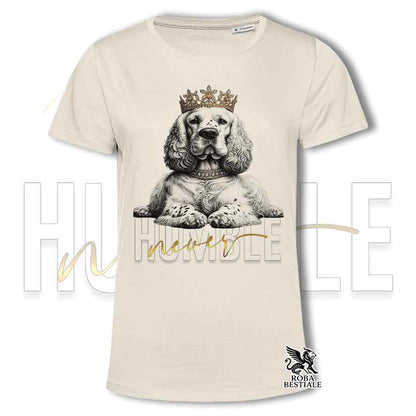 T-shirt stampata con un Clumber Spaniel, colore beige con grafica Never Humble