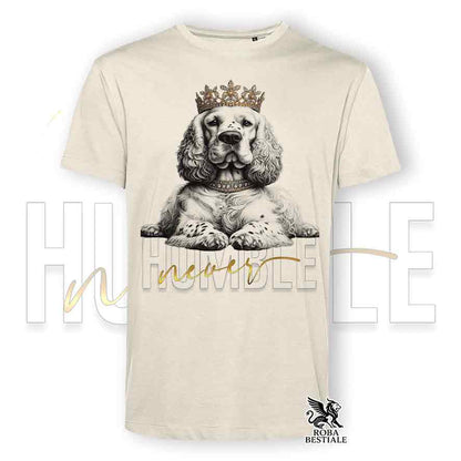 T-shirt stampata con un Clumber Spaniel, colore beige con grafica Never Humble