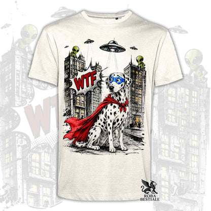 T-shirt beige stampata con un Dalmata con espressione sorpresa, vestito da Super Eroe. Grafica originale Roba Bestiale, collezione Hero