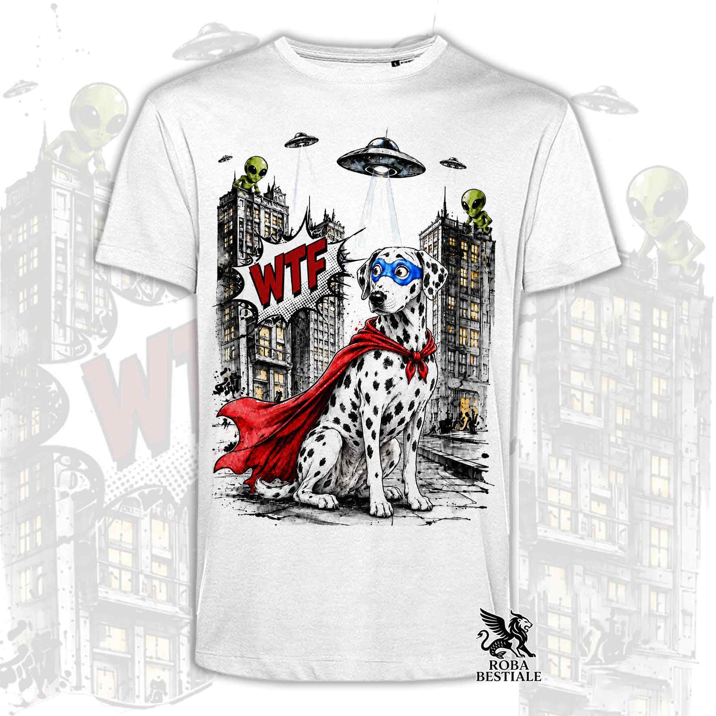 T-shirt bianca stampata con un Dalmata con espressione sorpresa, vestito da Super Eroe. Grafica originale Roba Bestiale, collezione Hero