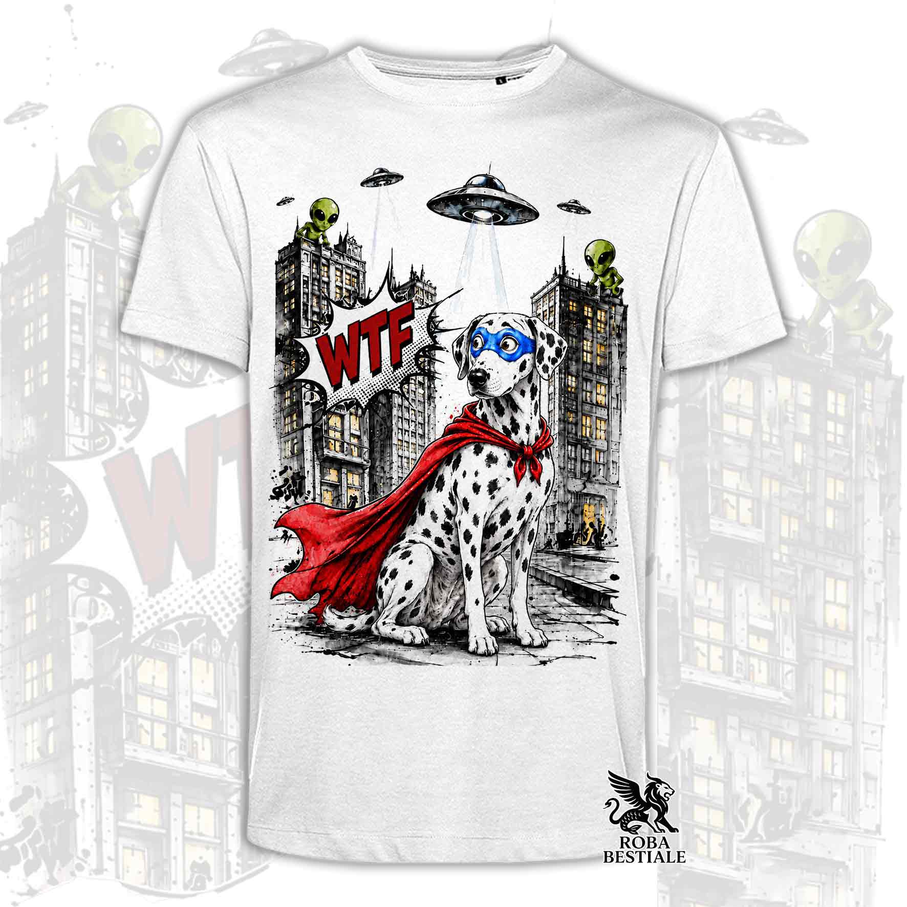 T-shirt bianca stampata con un Dalmata con espressione sorpresa, vestito da Super Eroe. Grafica originale Roba Bestiale, collezione Hero