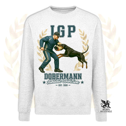 Una felpa girocollo stampata con un Dobermann che fa IGP. Grafica originale Roba Bestiale