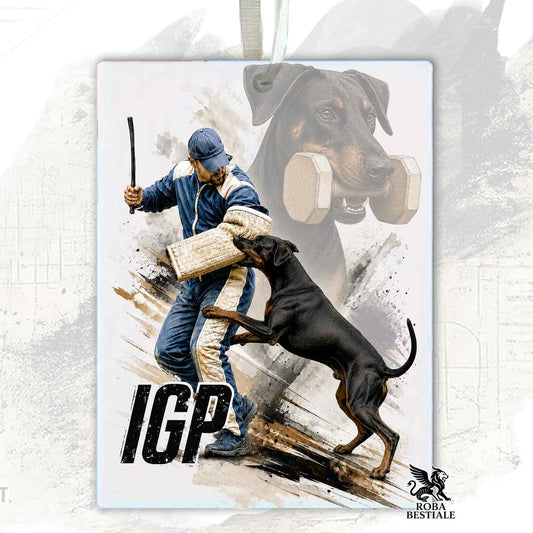Profumatore in feltro con la stampa di un Dobermann che pratica IGP. Grafica originale Roba Bestiale