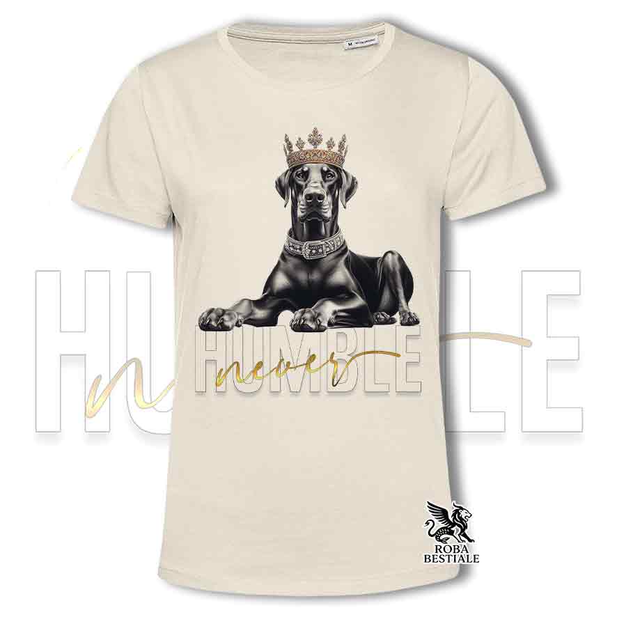 T-shirt stampata con un Dobermann, colore beige con grafica Never Humble