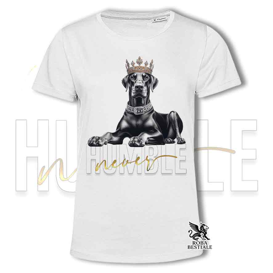 T-shirt stampata con un Dobermann, colore bianco con grafica Never Humble