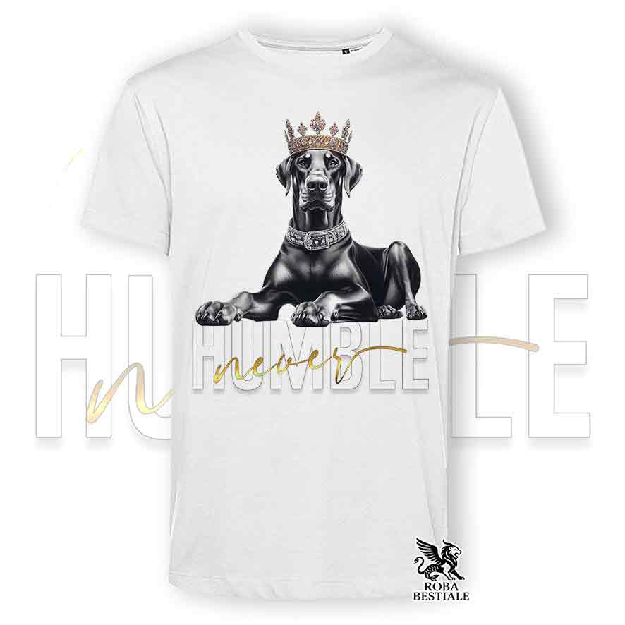 T-shirt stampata con un Dobermann, colore bianco con grafica Never Humble