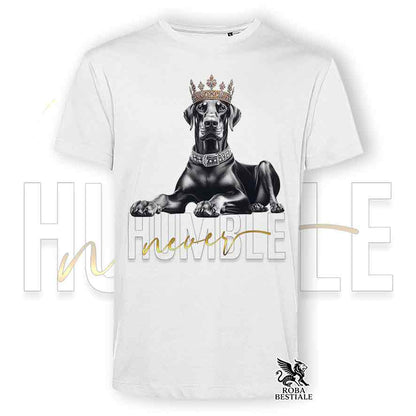 T-shirt stampata con un Dobermann, colore bianco con grafica Never Humble