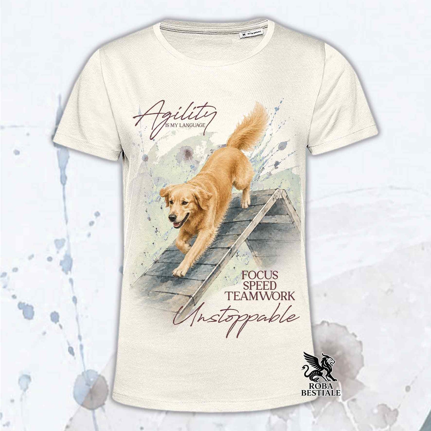 T-shirt beige stampata con un Golden Retriever che fa Agility. Grafica originale Roba Bestiale, collezione A-Frame
