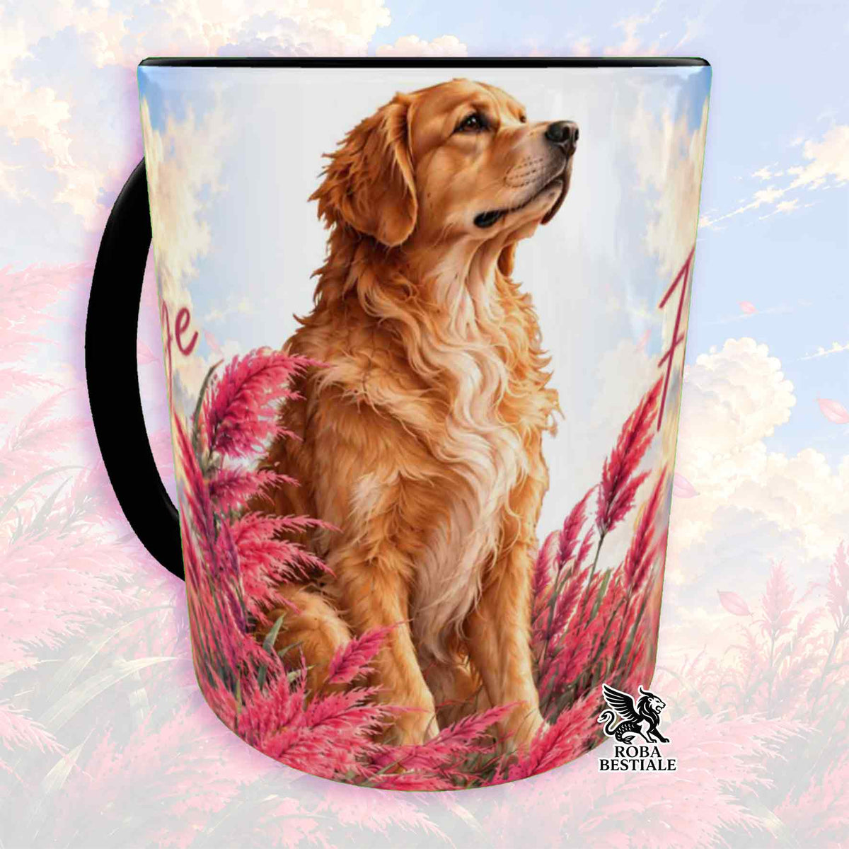Tazza con dettagli neri e illustrazione di un golden retriever tra erbe rosa