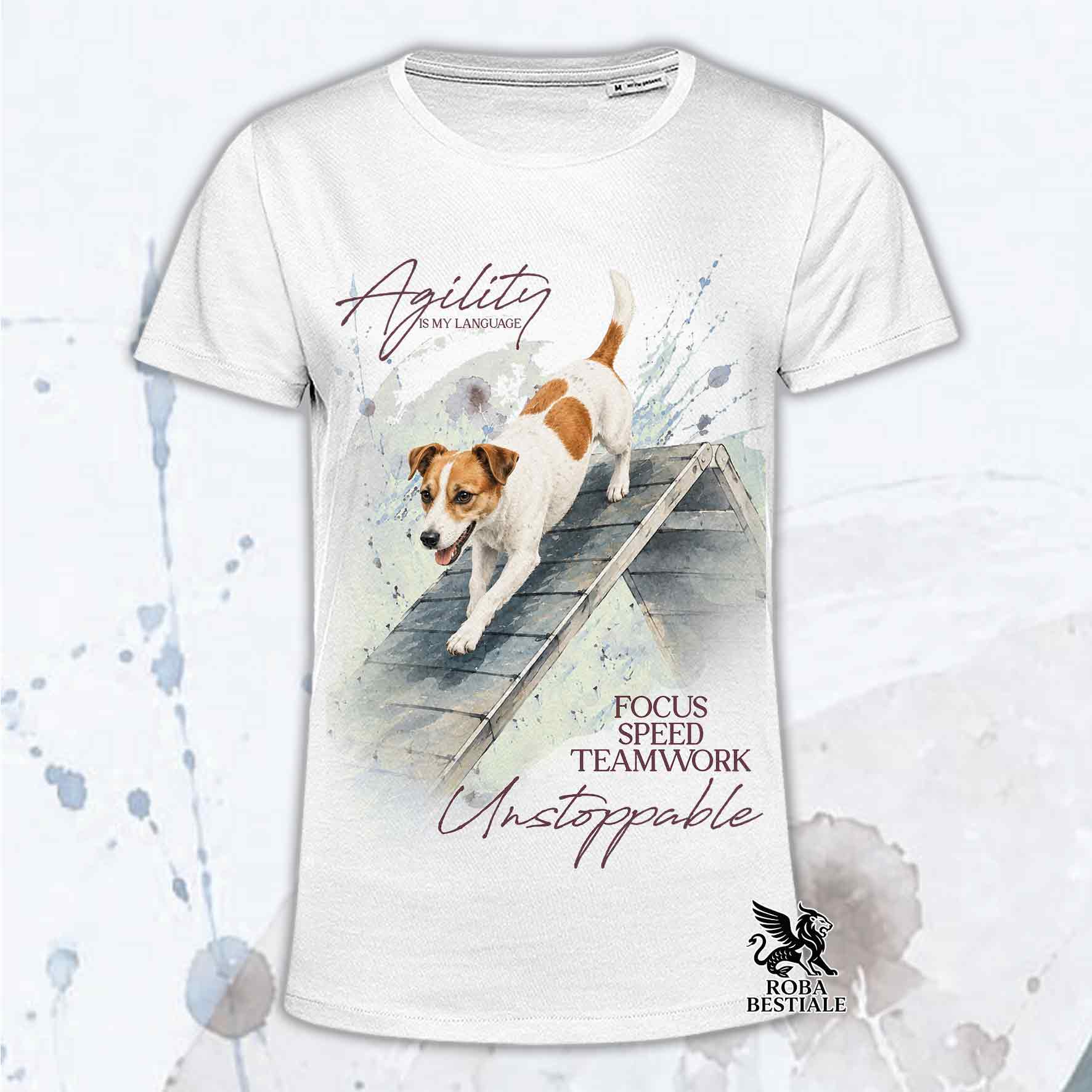T-shirt bianca stampata con un Jack Russell Terrier che fa Agility. Grafica originale Roba Bestiale, collezione A-Frame