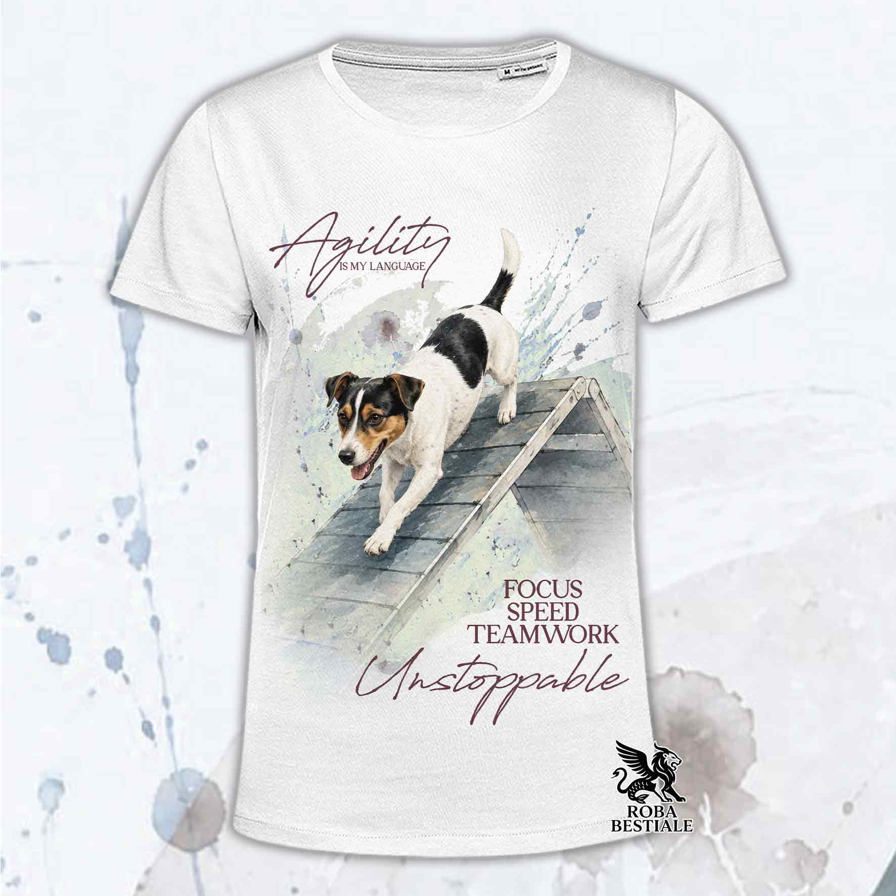 T-shirt bianca stampata con un Jack Russell Terrier che fa Agility. Grafica originale Roba Bestiale, collezione A-Frame