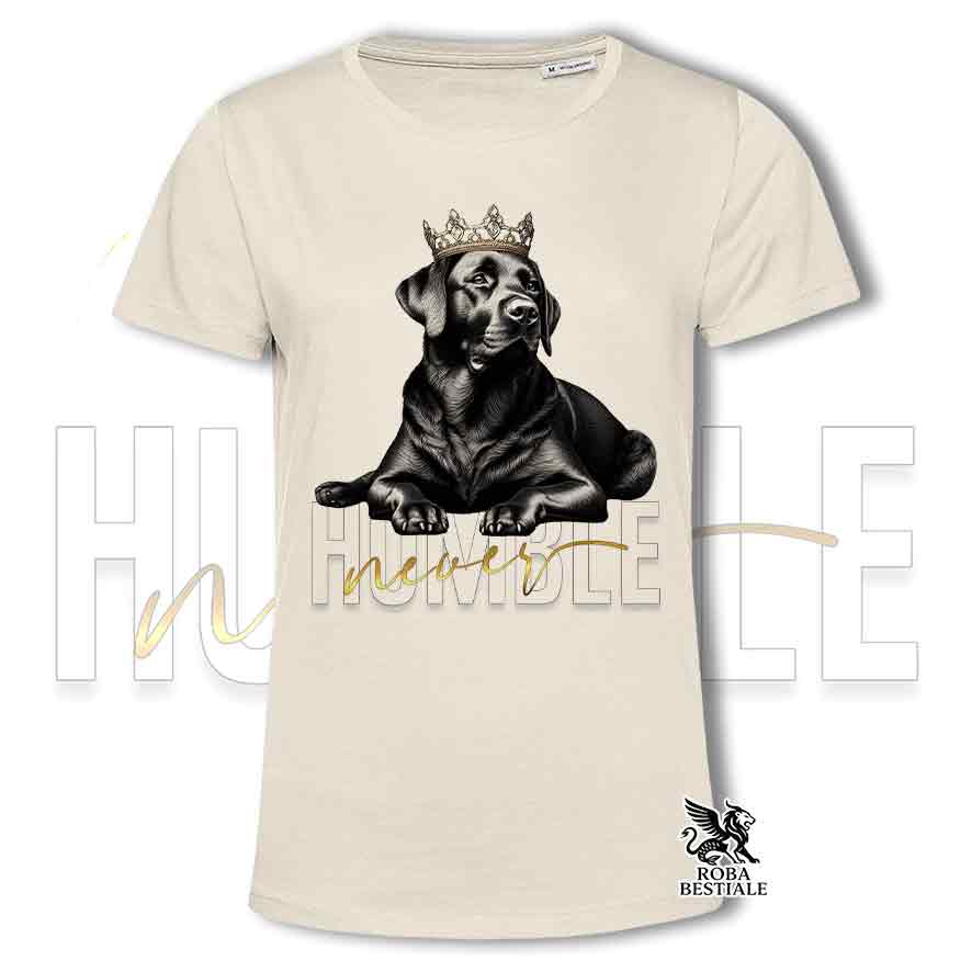 T-shirt stampata con un Labrador nero, colore beige con grafica Never Humble