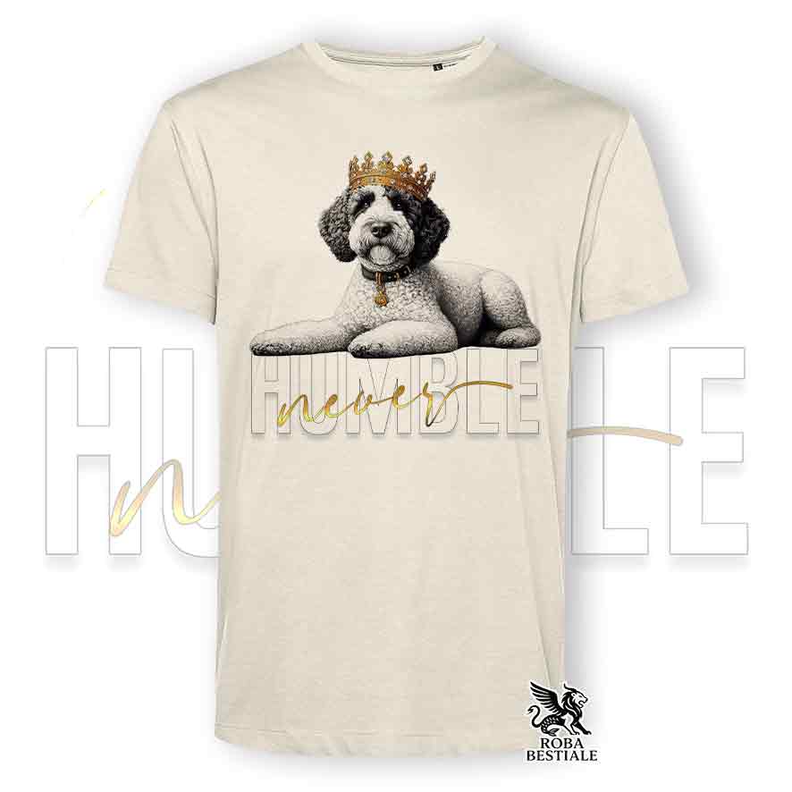 T-shirt stampata con un Lagotto Romagnolo, colore beige con grafica Never Humble