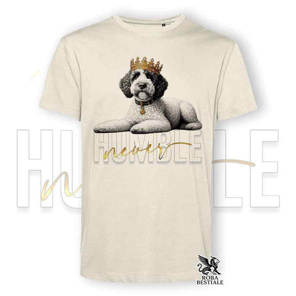 T-shirt stampata con un Lagotto Romagnolo, colore beige con grafica Never Humble