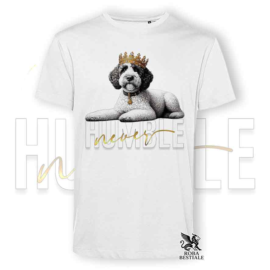T-shirt stampata con un Lagotto Romagnolo, colore bianco con grafica Never Humble