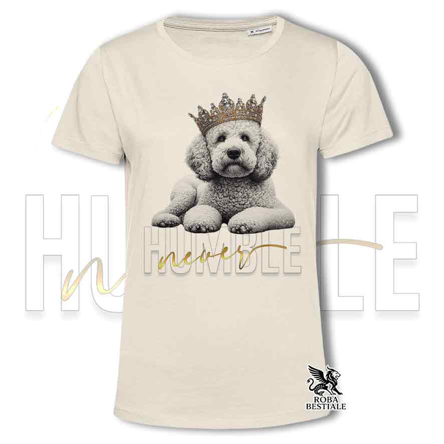 T-shirt stampata con un Lagotto Romagnolo bianco, colore beige con grafica Never Humble