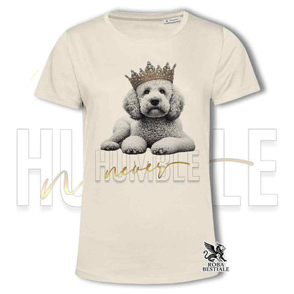 T-shirt stampata con un Lagotto Romagnolo bianco, colore beige con grafica Never Humble