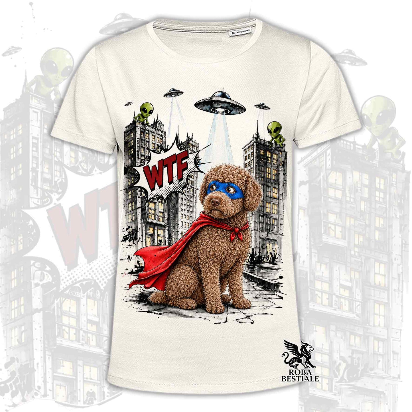T-shirt beige stampata con un Lagotto Romagnolo con espressione sorpresa, vestito da Super Eroe. Grafica originale Roba Bestiale, collezione Hero