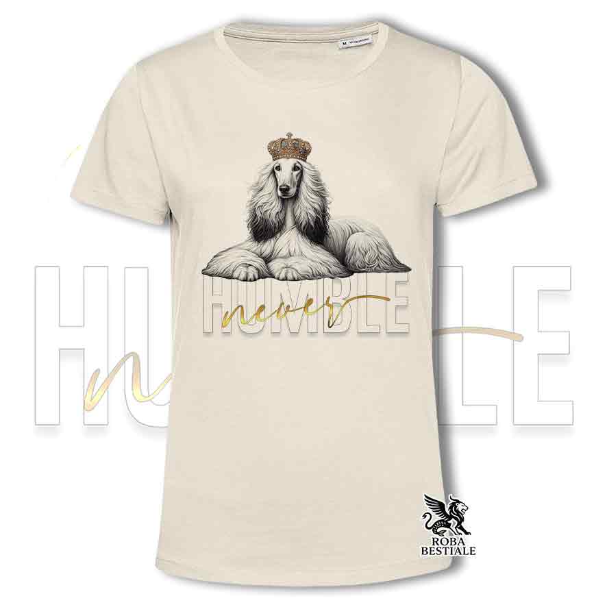 T-shirt stampata con un Levriero Afgano, colore beige con grafica Never Humble