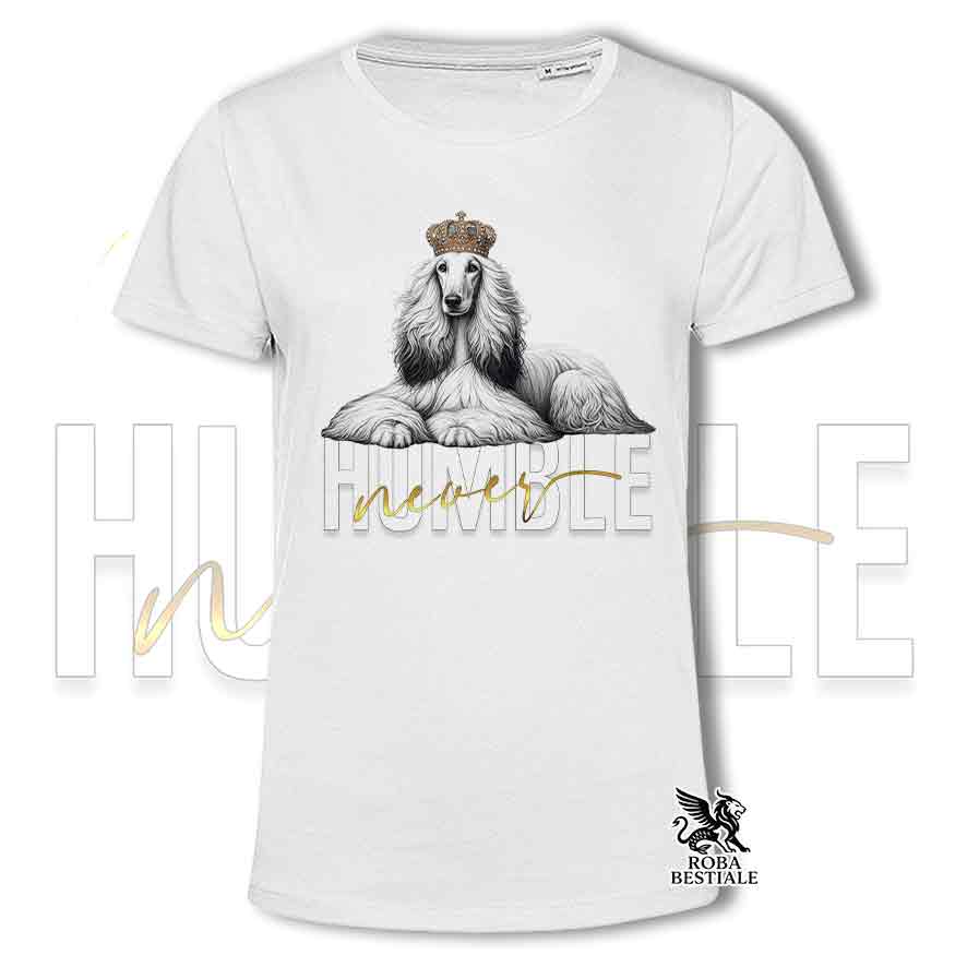 T-shirt stampata con un Levriero Afgano, colore bianco con grafica Never Humble