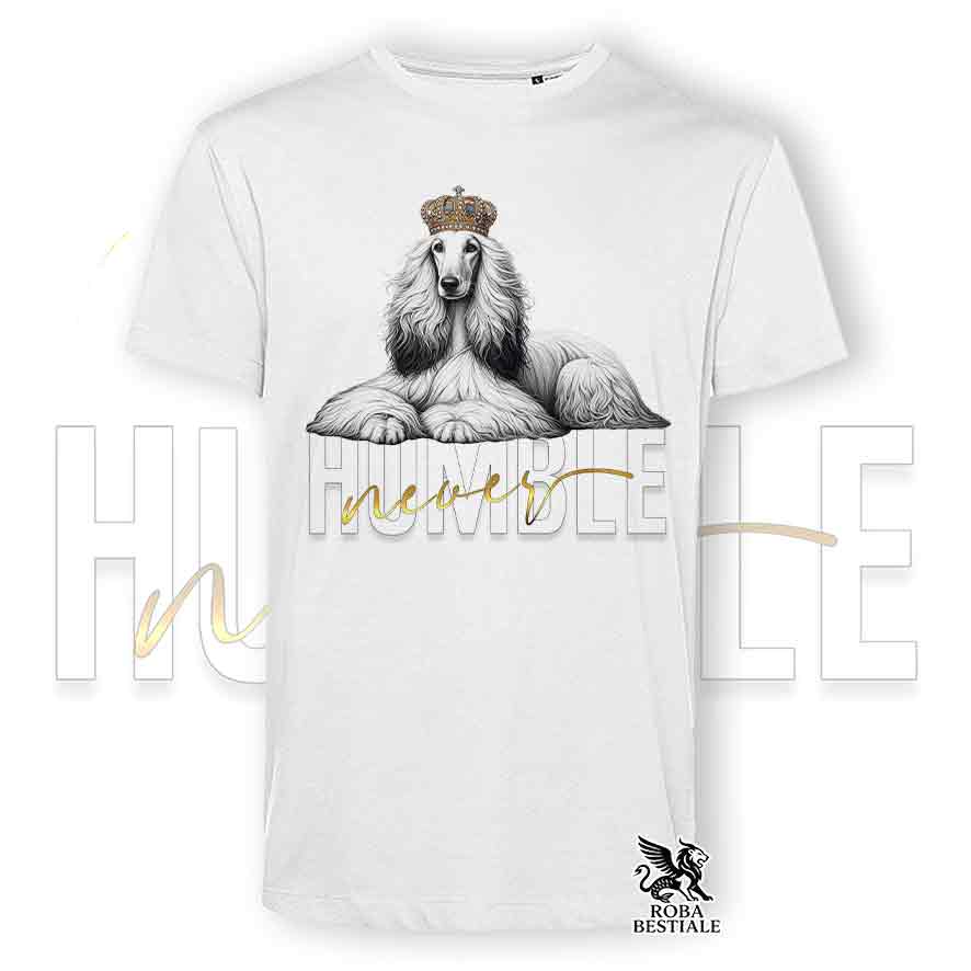 T-shirt stampata con un Levriero Afgano, colore bianco con grafica Never Humble