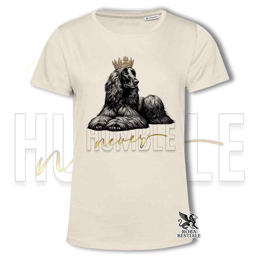 T-shirt stampata con un Levriero Afgano, colore beige con grafica Never Humble