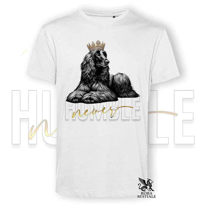 T-shirt stampata con un Levriero Afgano, colore bianco con grafica Never Humble