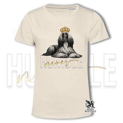T-shirt stampata con un Levriero Afgano, colore beige con grafica Never Humble