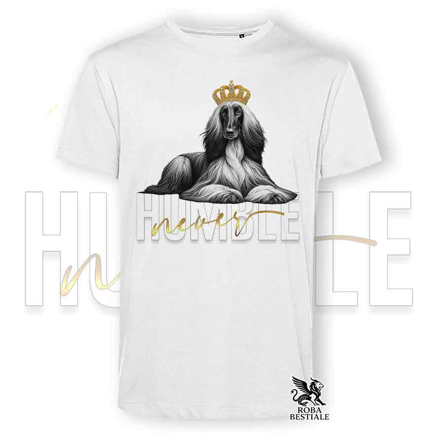 T-shirt stampata con un Levriero Afgano, colore bianco con grafica Never Humble