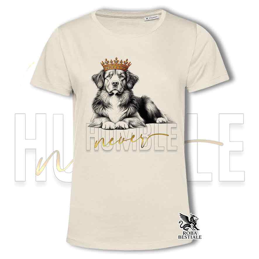 T-shirt stampata con un Nova Scotia Duck Tolling Retriever, colore beige con grafica Never Humble