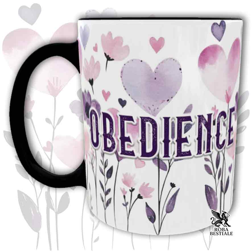 Tazza con dettagli nera stampata con una grafica dedicata all'Obedience, collezione Candy