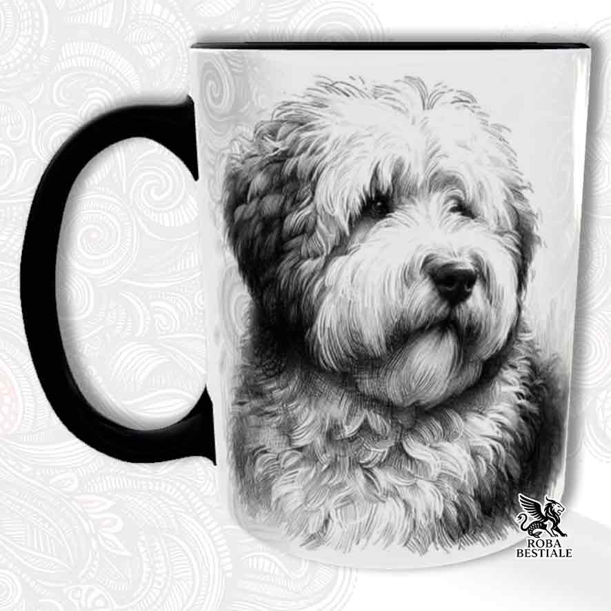 Tazza bianca con dettagli neri, stampata con un Old English Sheepdog, grafica Doodle