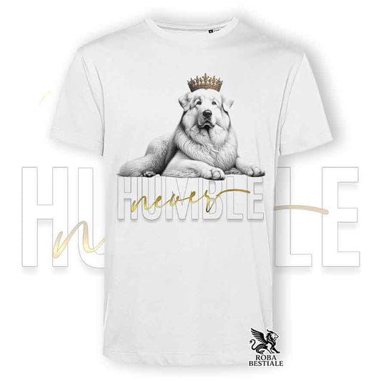 T-shirt stampata con un Pastore Abruzzese Maremmano, colore bianco con grafica Never Humble