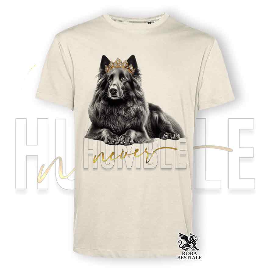 T-shirt stampata con un Pastore Belga Groenendael, colore beige con grafica Never Humble