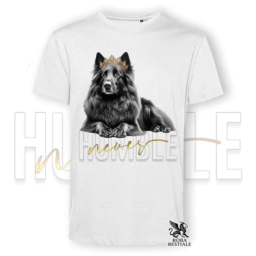 T-shirt stampata con un Pastore Belga Groenendael, colore bianco con grafica Never Humble