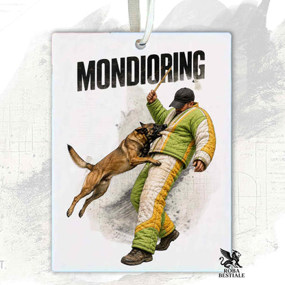 Profumatore in feltro con la stampa di un Pastore Belga Malinois che pratica Mondioring. Grafica originale Roba Bestiale