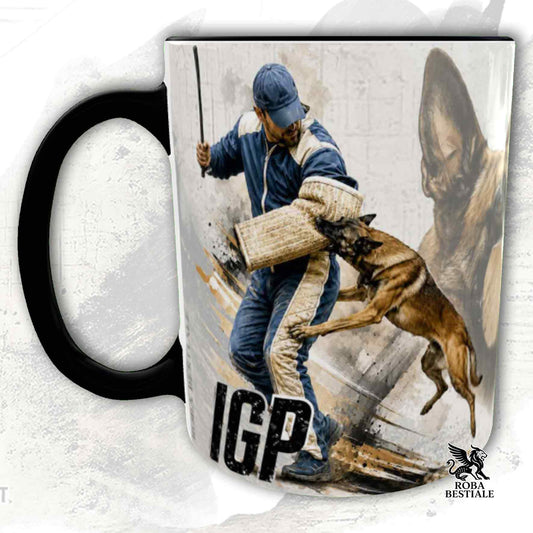 Tazza bianca con dettagli neri stampata una grafica originale di Roba Bestiale con un Pastore Belga Malinois che fa IGP