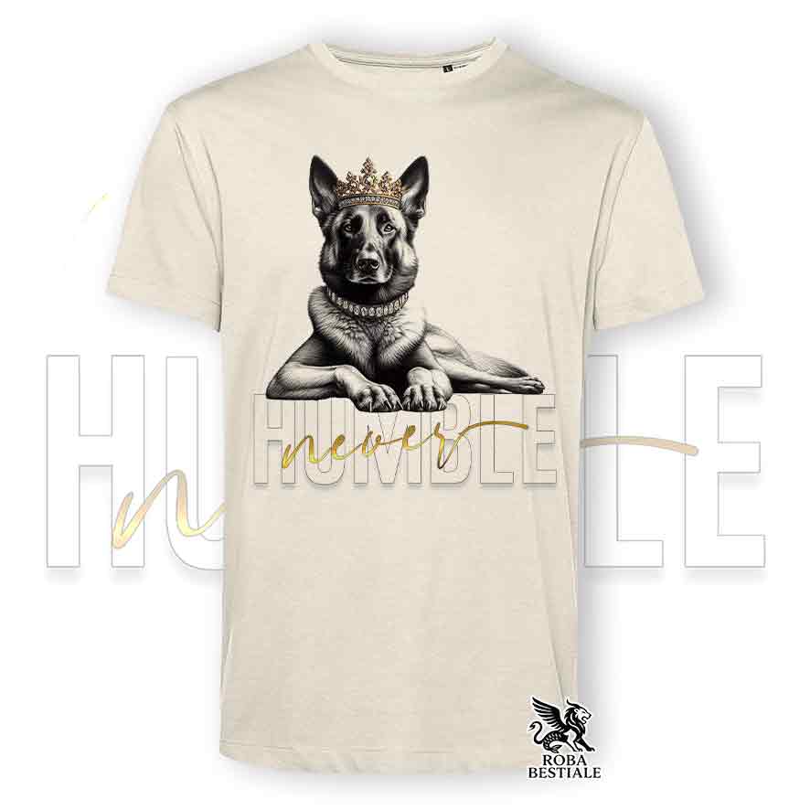 T-shirt stampata con un Pastore Belga Malinois, colore beige con grafica Never Humble