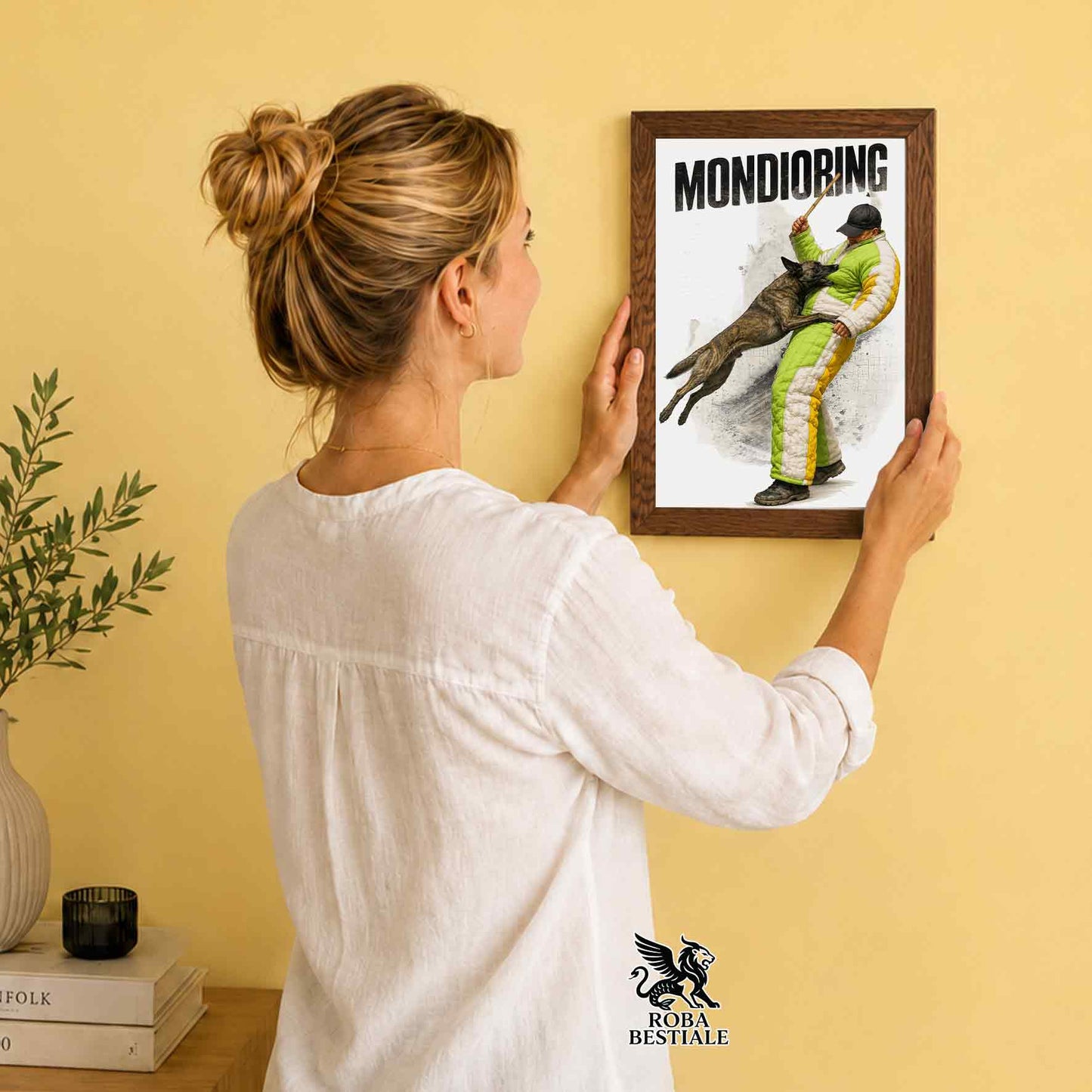 Stampa con cornice in legno con un Pastore Olandese che pratica Mondioring. Grafica originale Roba Bestiale