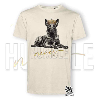 T-shirt stampata con un Pastore Olandes a pelo corto, colore beige con grafica Never Humble