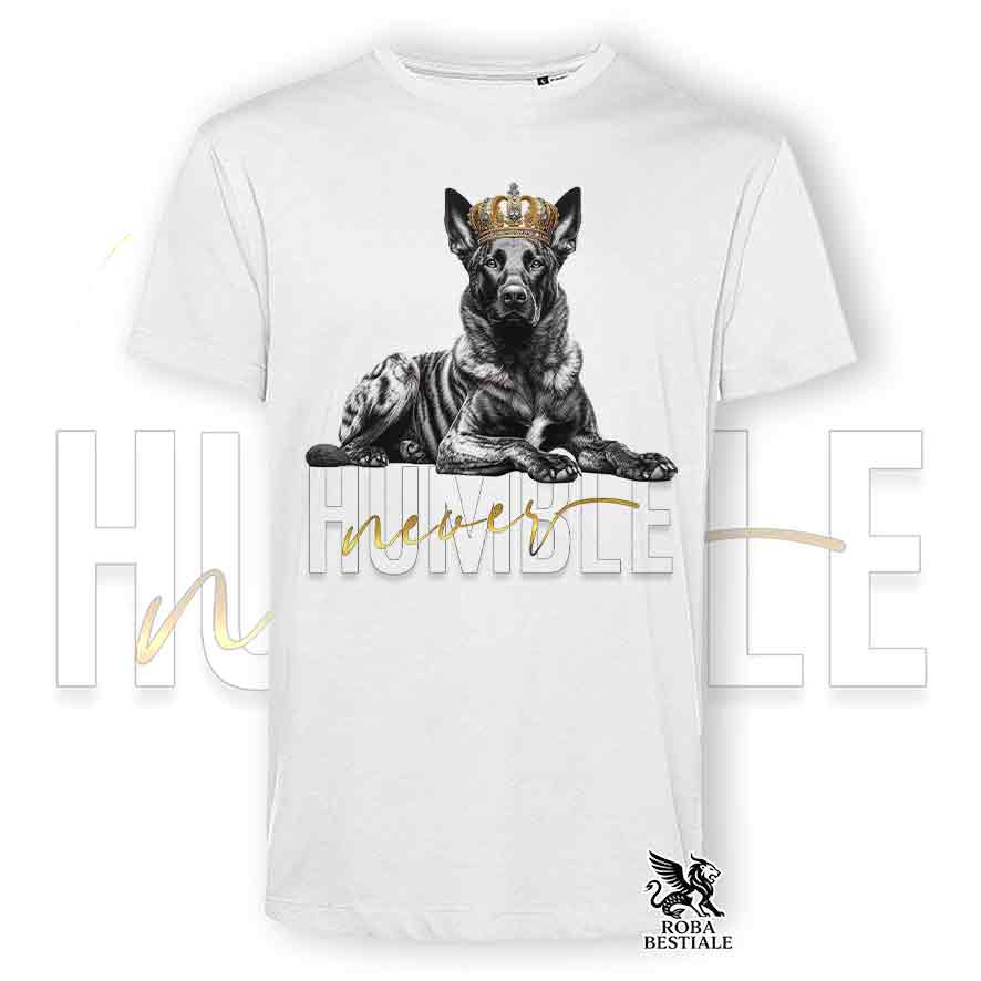 T-shirt stampata con un Pastore Olandes a pelo corto, colore bianco con grafica Never Humble