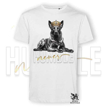 T-shirt stampata con un Pastore Olandes a pelo corto, colore bianco con grafica Never Humble