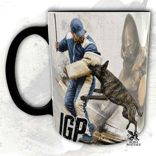 Tazza bianca con dettagli neri stampata una grafica originale di Roba Bestiale con un Pastore Olandese che fa IGP