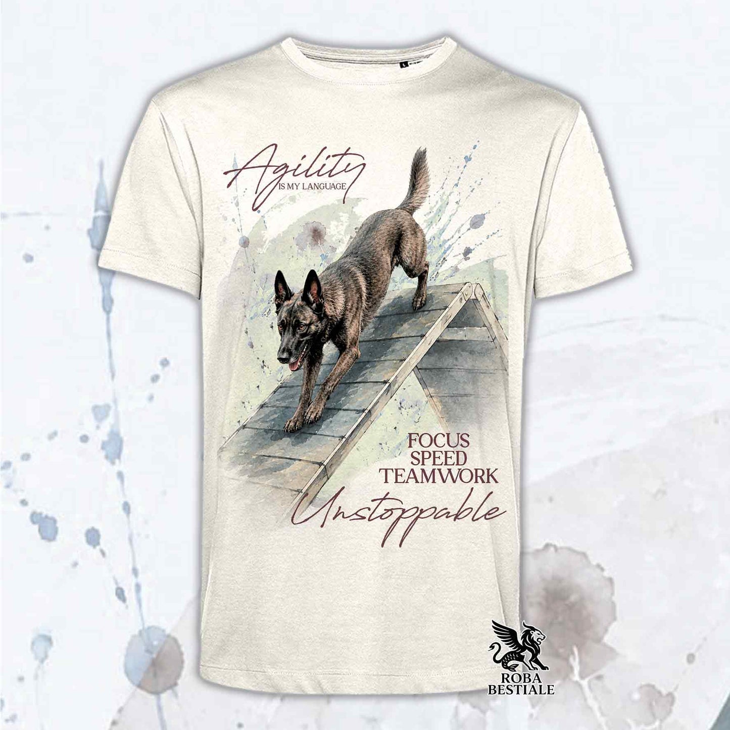 T-shirt beige stampata con un Pastore Olandese che fa Agility. Grafica originale Roba Bestiale, collezione A-Frame