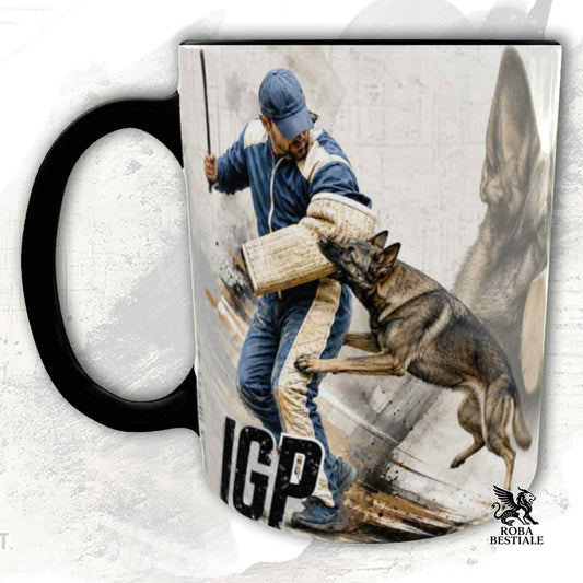 Tazza bianca con dettagli neri stampata una grafica originale di Roba Bestiale con un Pastore Tedesco da lavoro "Grigione" che fa IGP