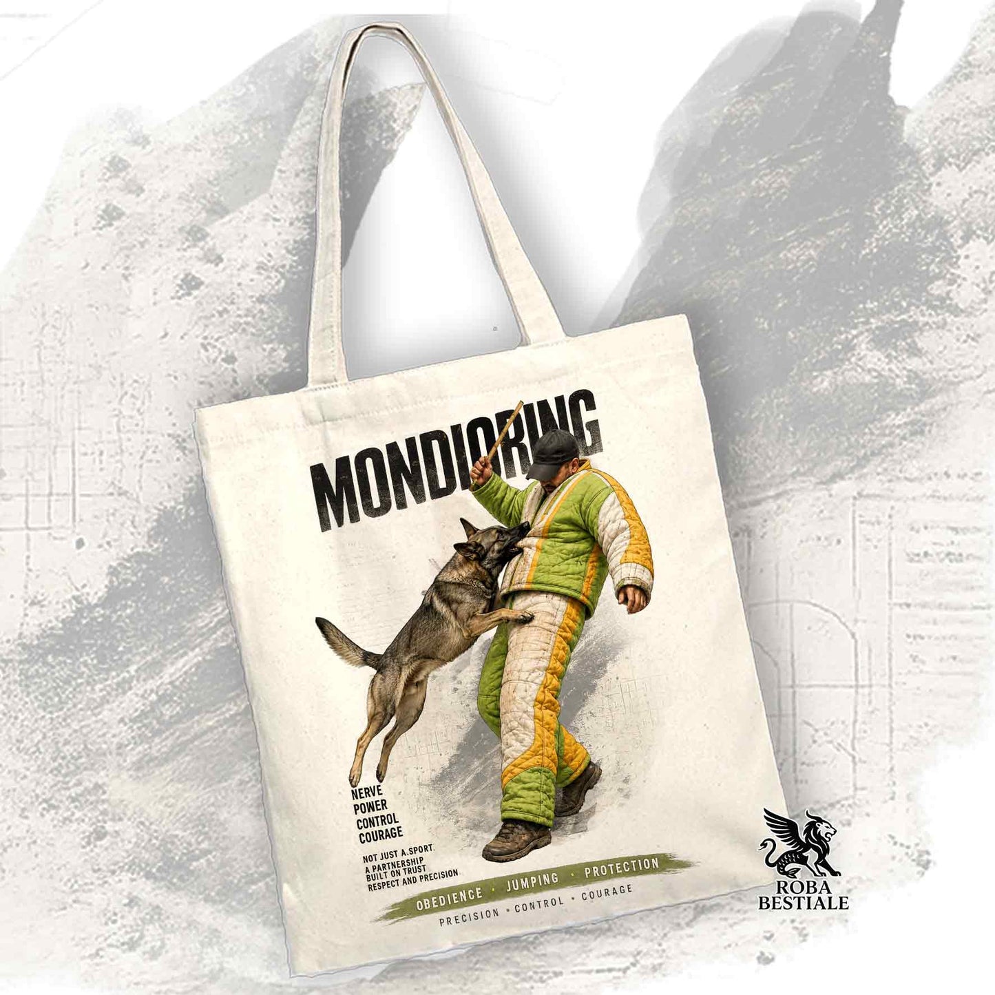 Borsa Tote beige con stampata una grafica originale di Roba Bestiale con un Pastore Tedesco da lavoro che fa Mondioring