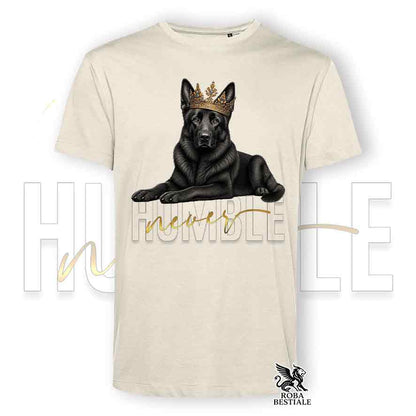 T-shirt stampata con un Pastore Tedesco a pelo corto, colore beige con grafica Never Humble