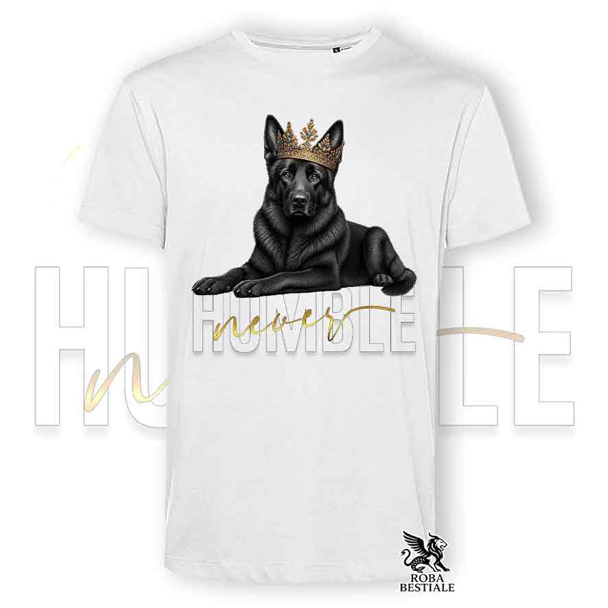 T-shirt stampata con un Pastore Tedesco a pelo corto, colore bianco con grafica Never Humble
