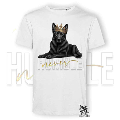 T-shirt stampata con un Pastore Tedesco a pelo corto, colore bianco con grafica Never Humble